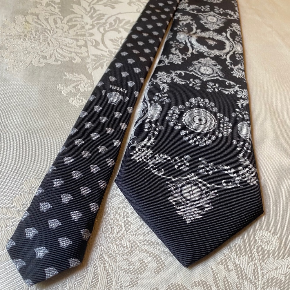 VERSACE Medusa Head Paisley pattern tie 100% silk